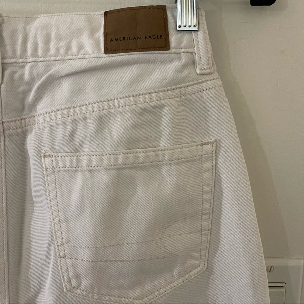 White high waisted jeans